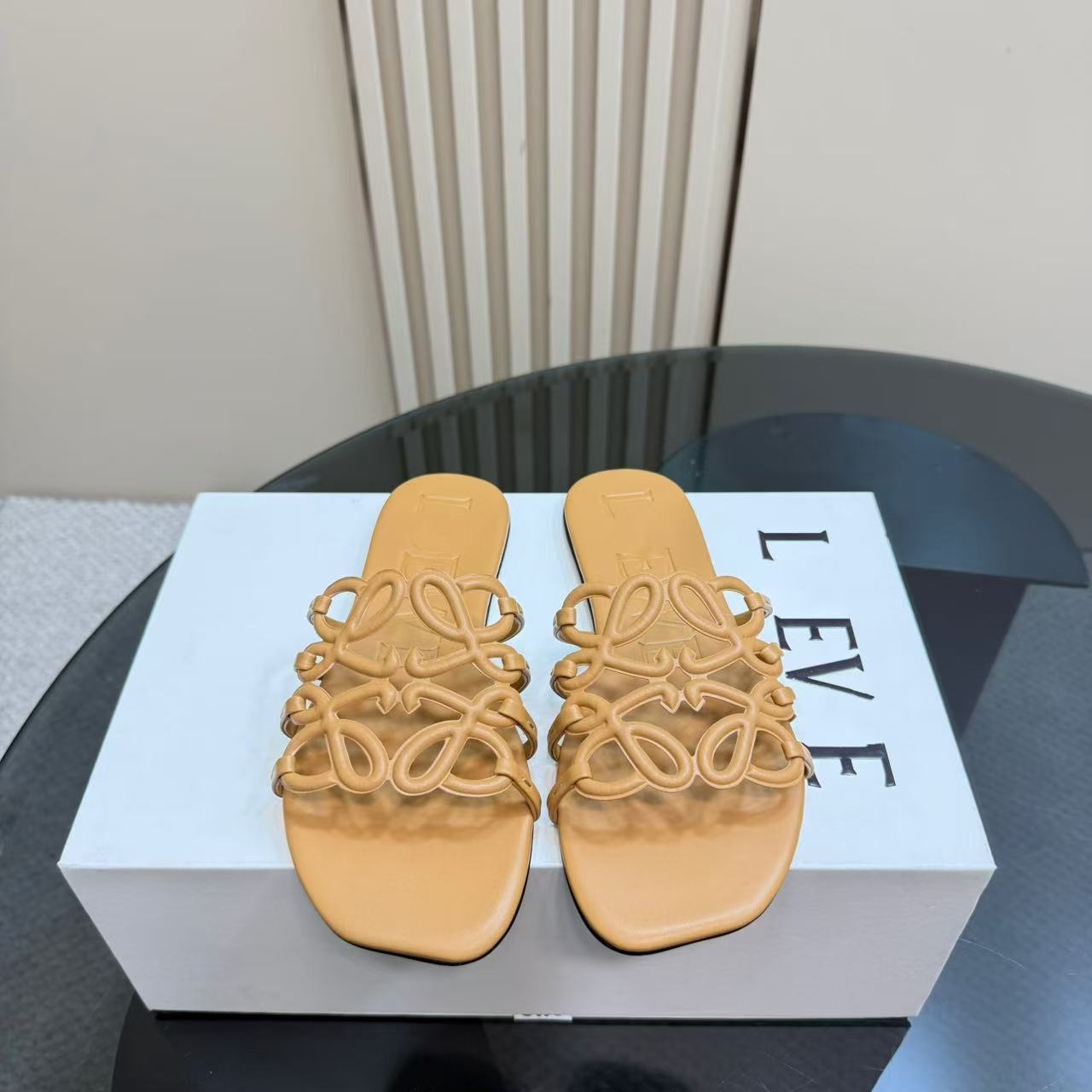 2026 Luo Family Summer Flat Bottom Women's New Hollow Out Toe Slippers for Outerwear Lazy One Word Strap Beach Leisure Drag