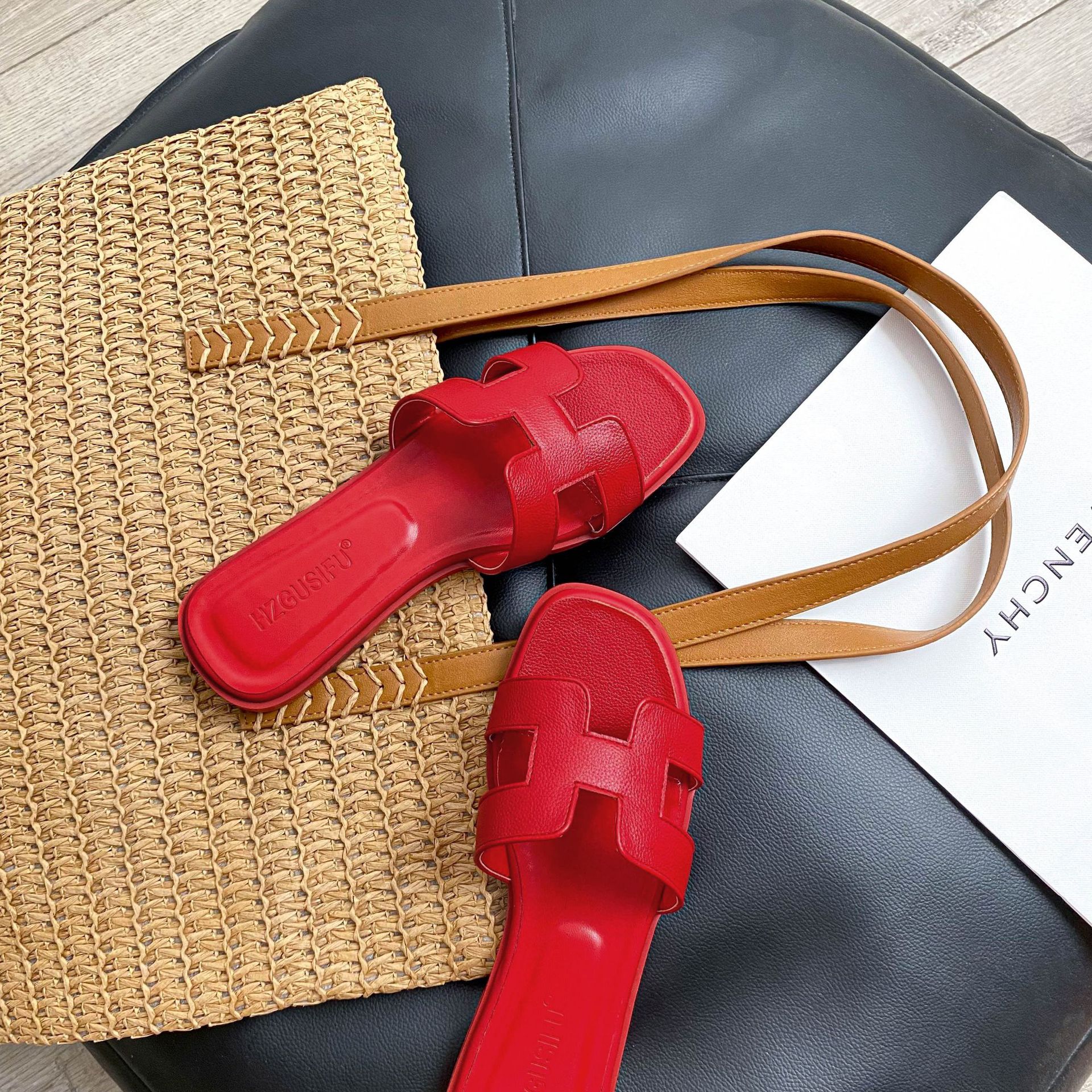 HZGUSIFU hot Free delivery Slippers Simple and casual women's slippers with a high-end feel worn in a single line outside