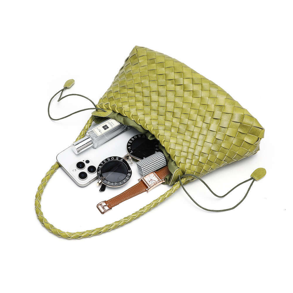 Cross-border popular handmade woven bag, fashionable retro handbag, versatile shoulder bag with matching pouch