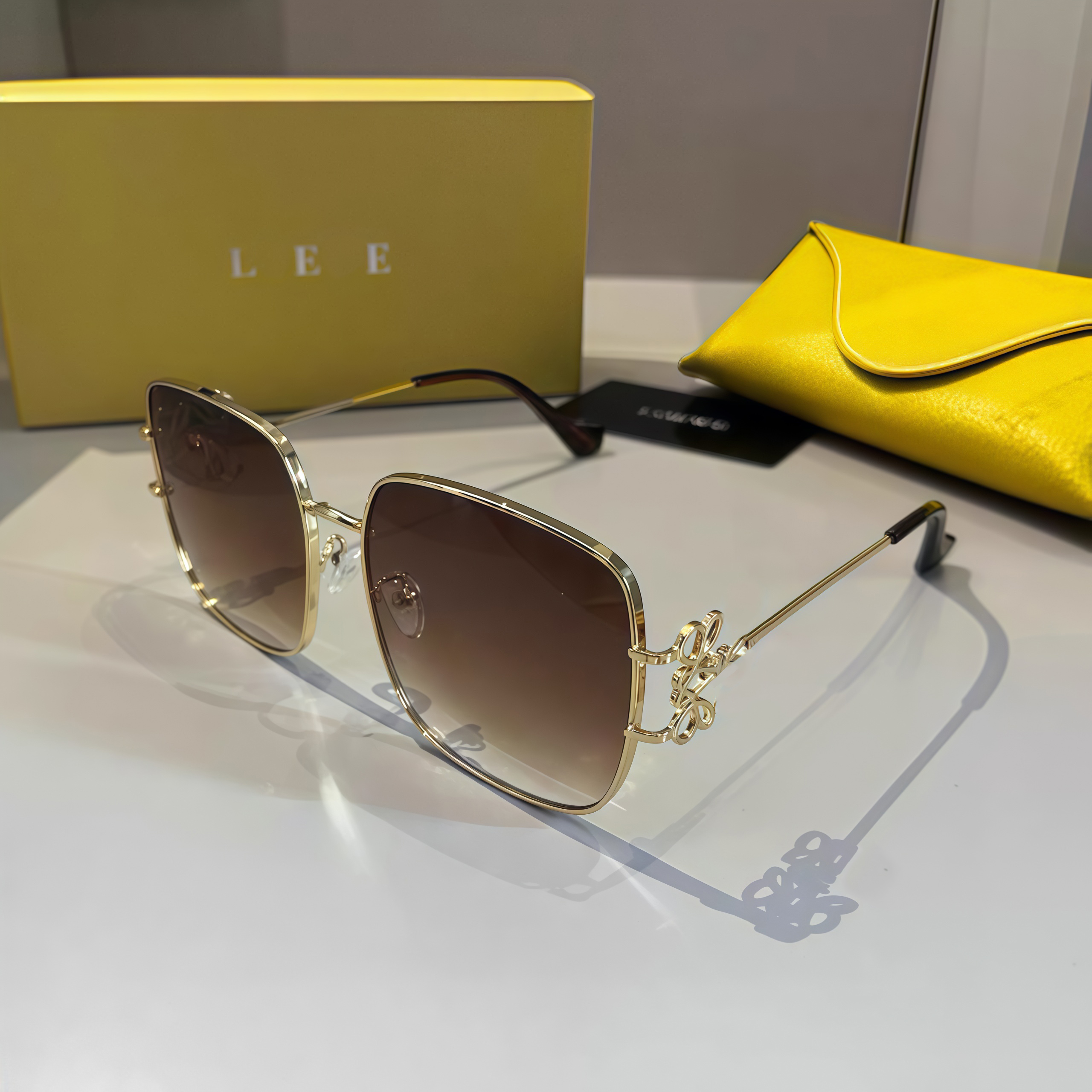 Luxury designer sunglasses Women men top quality Classic Eye Popular Small frame Fine flat lenses Goggle Beach Sun Glasses Retro Frame