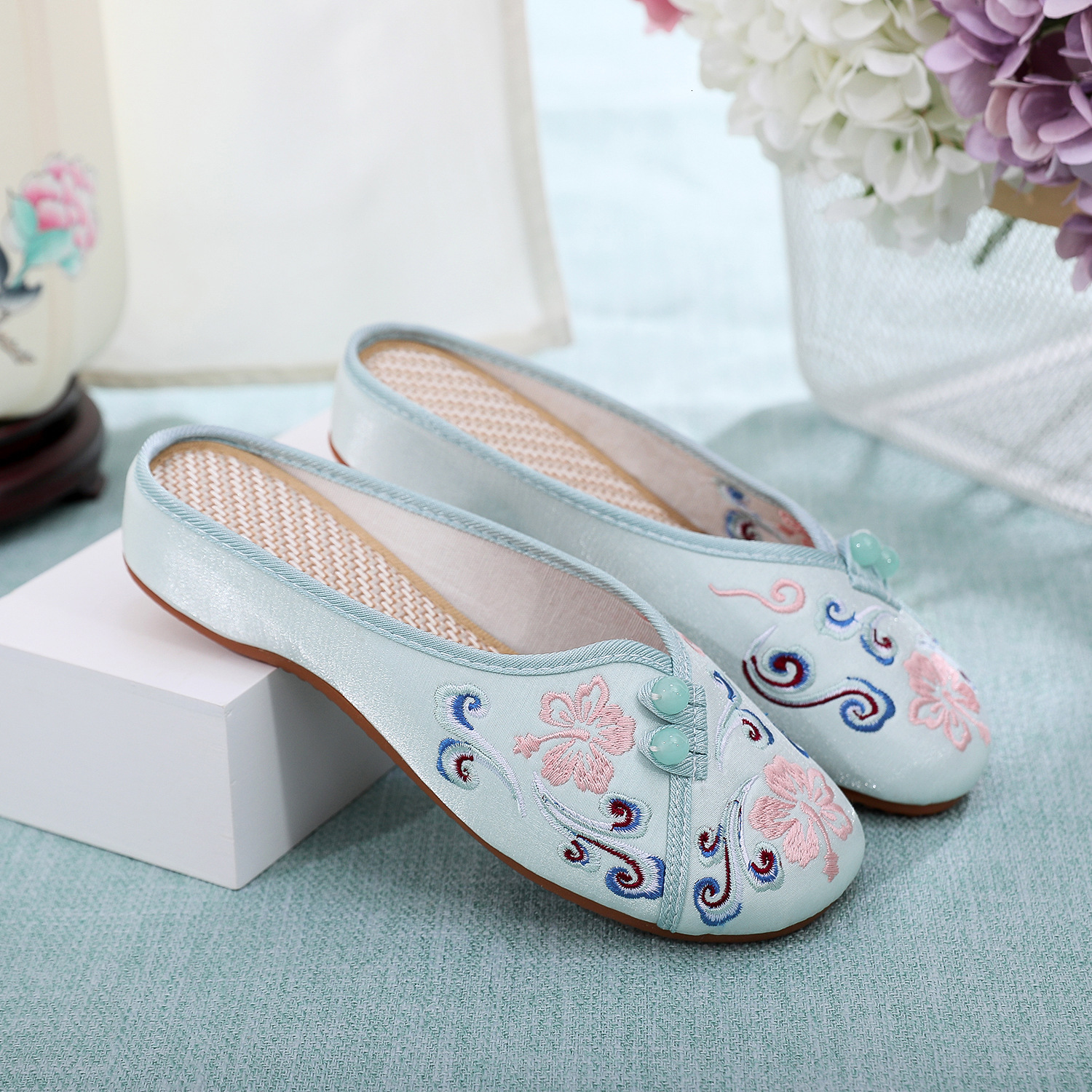 2026 Chinese Style Shoes Summer Style: New Summer Cloth Shoes For Women, Flat Soft Sole, Retro Embroidered Slipper With Buckle, Ancient Style Hanfu Sh