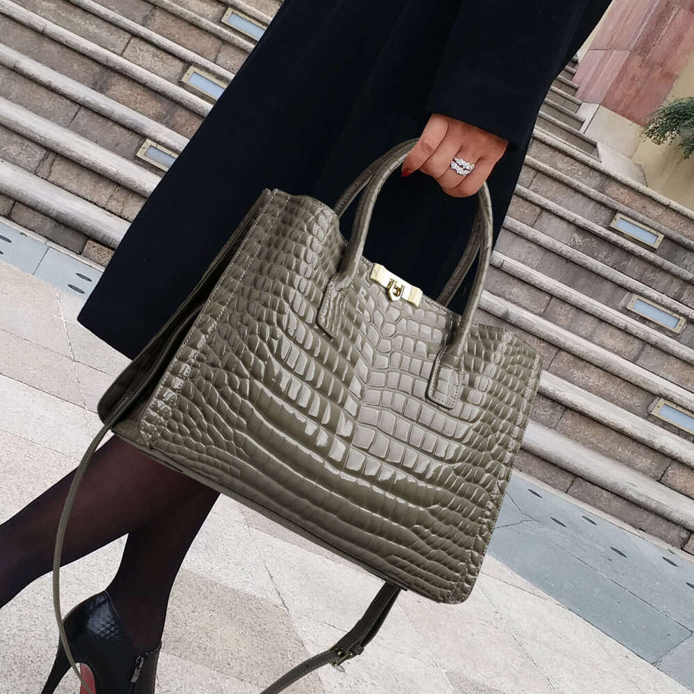 2026 New Light Luxury Niche Crocodile Pattern Women Handbag, Genuine Cowhide Hobo Tote Shoulder High-End Daily Commute Bag, Factory Direct Shipping SE