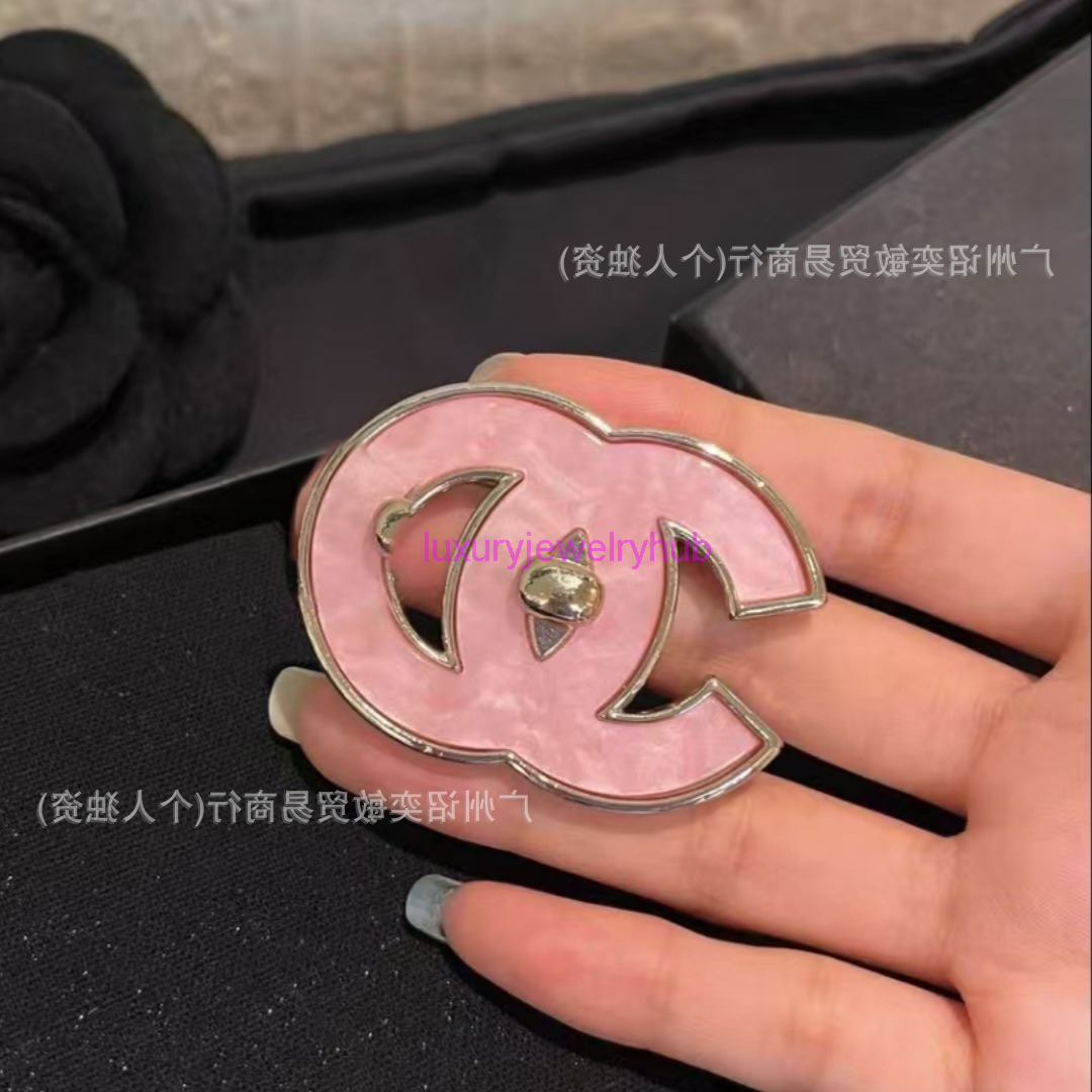 designer brooch channels Pink enamel brooch for women fashionable clothing pin cc brooch