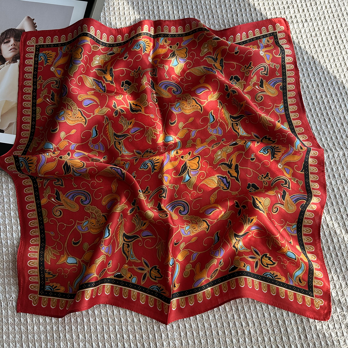 A red exquisite silk scarf, suitable for women to wear. It has a fashionable and elegant neck support function. This is a small silk scarf.