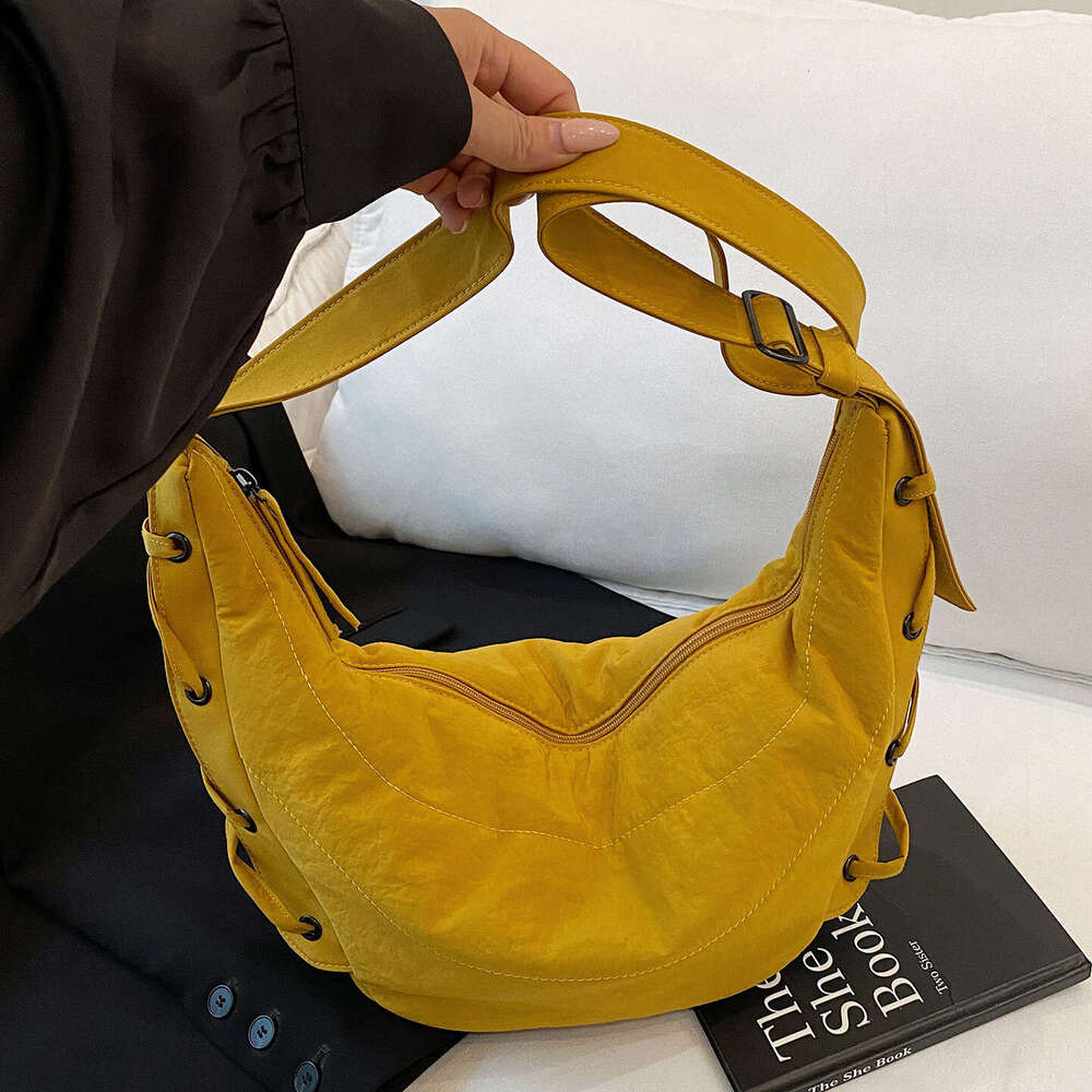 Customizable casual versatile ins fashion small for women, 2025 new popular crossbody bag, nylon fabric shoulder bag