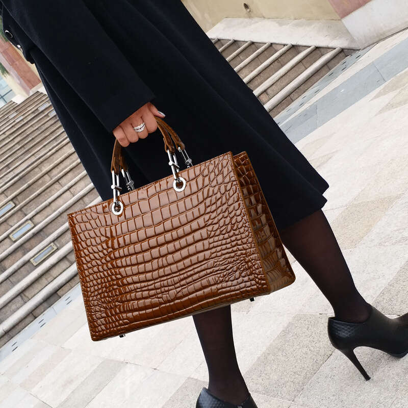 2026 New High-End Crocodile Pattern Leather Women Handbag, Large Capacity Ladies Briefcase, Luxury Hobo Tote Commuter Shoulder Bag SENYY