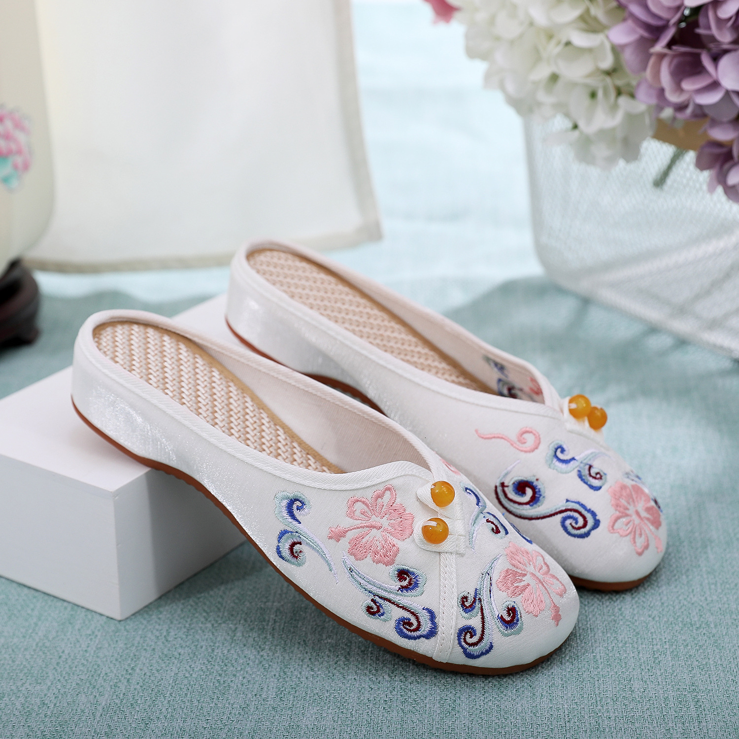 2026 Chinese Style Shoes Summer Style: New Summer Cloth Shoes For Women, Flat Soft Sole, Retro Embroidered Slipper With Buckle, Ancient Style Hanfu Sh