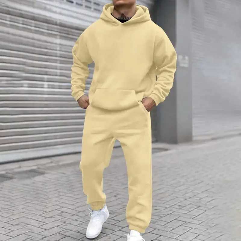 Colorful Urban Style Autumn And Winter Latest Products Mens Hooded Sweatshirt And Pants Set Street Wear Collection M260320