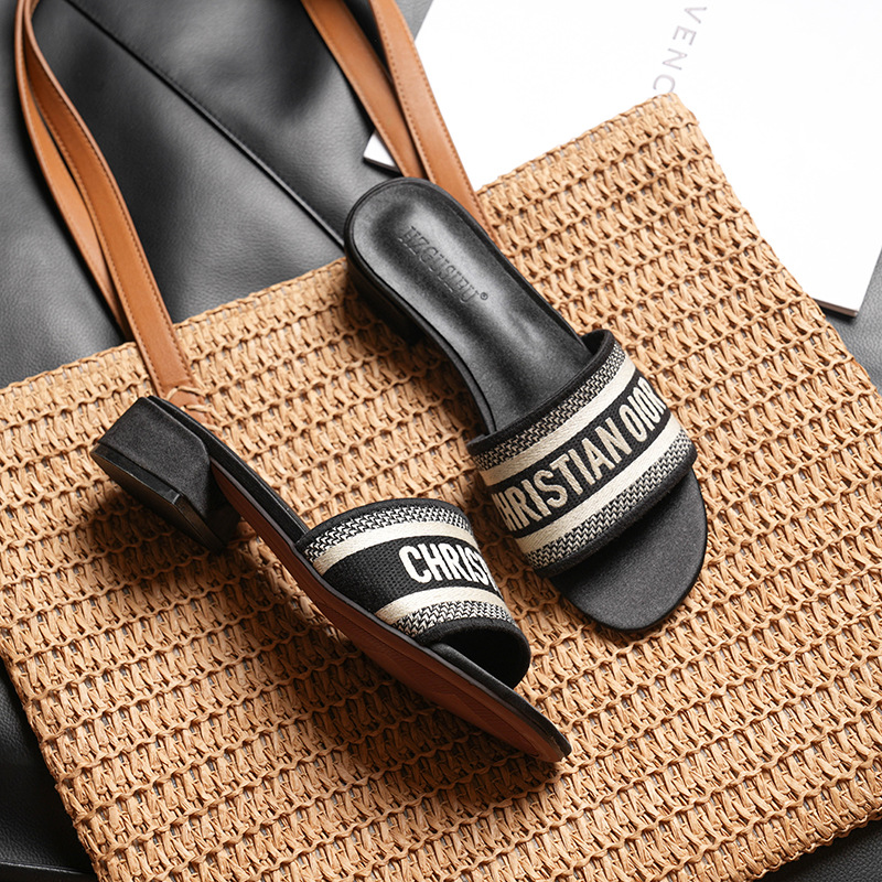 HZGUSIFU new Free delivery Slippers Fashionable and casual women's slippers comfortable flat bottomed sandals