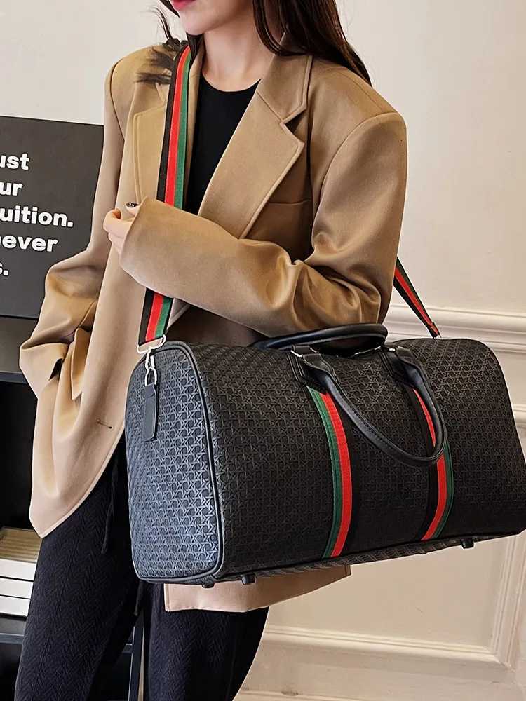 Fashion Unisex Travel Bag Large Capacity Waterproof Luggage Bag Trend Portable Sports Fitness Bag Designer Handbags H260321