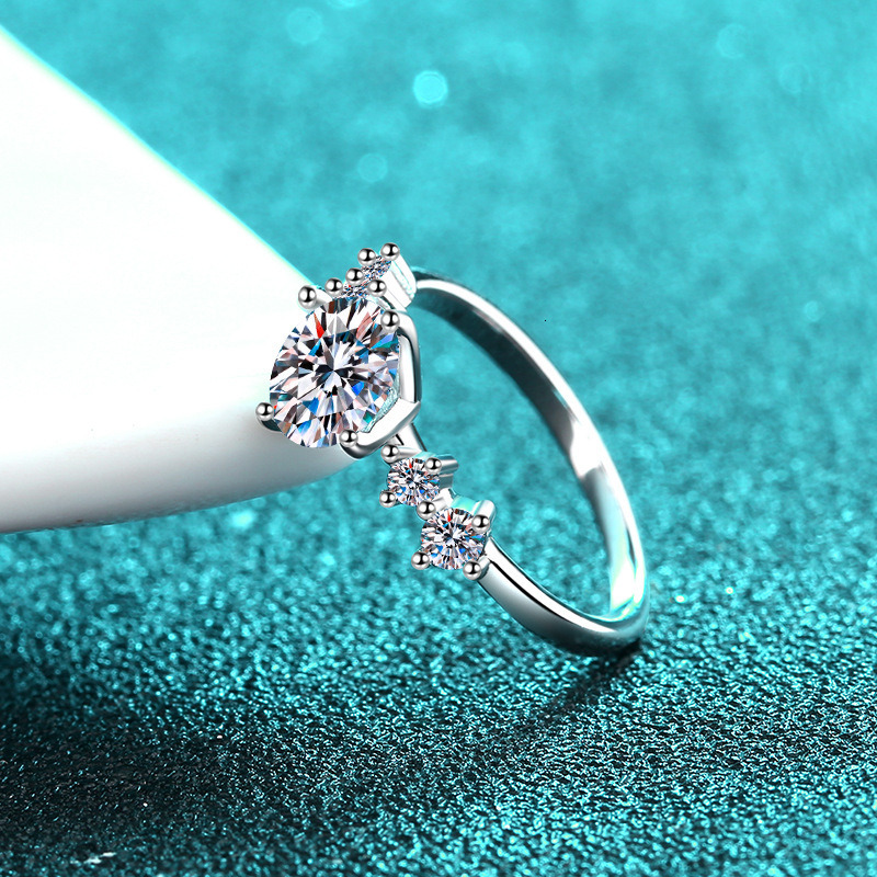 Luxury Jewelry Design Ring Women's Moissanite Ring S925 Sterling Silver Four-Prong Fashion Jewelry Cross-Border Supply
