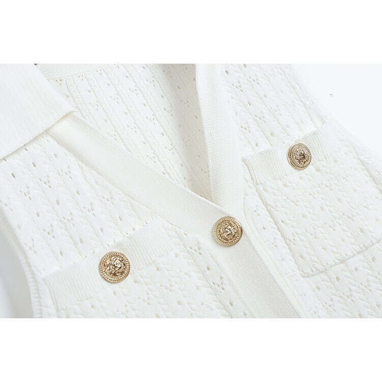 j29 Designer's mid length knitted dress for summer and autumn, sleeveless and foldable, with gold buttons at the waist and pleated hem at the hem