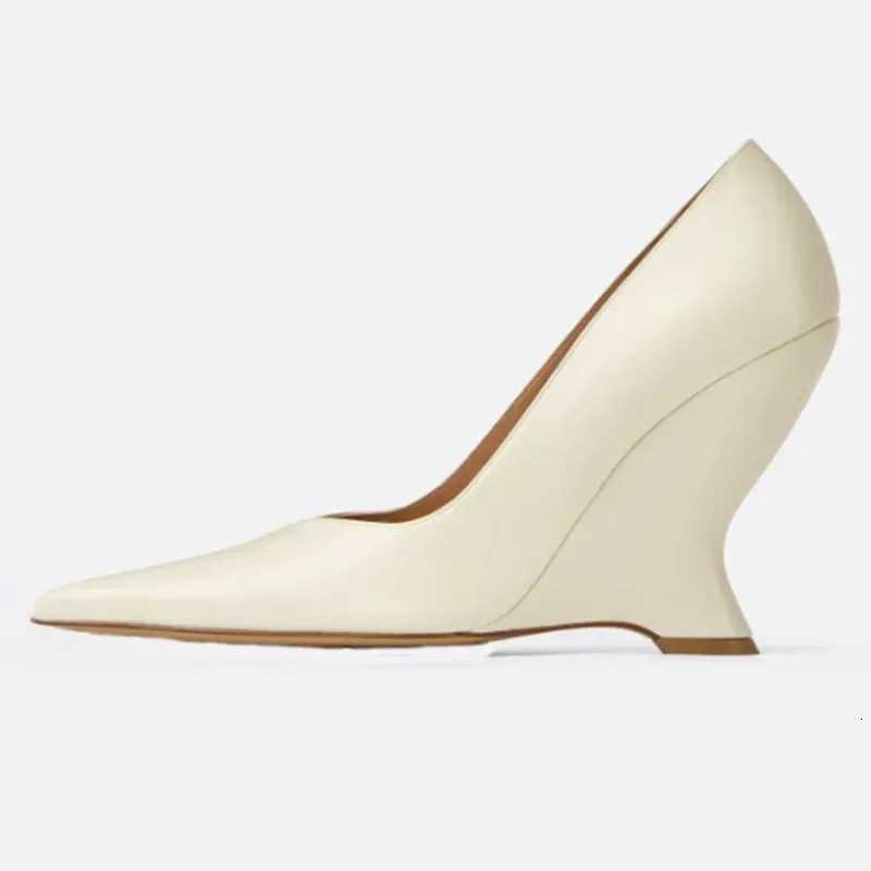 Summer 2024 New High Heels Thick Sole Thick Heel Lacquer Leather Shallow Mouth Pointed Fashion Sexy Womens Oversized Shoes C260321