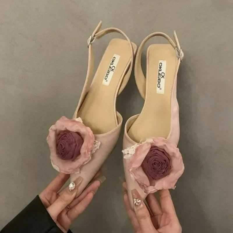 New Flower Designer Sandals Women Elegant Satin Mule Shoes Summer Pointed Toe Pumps Low Heel Flowers Slingback Sandals Female C260321