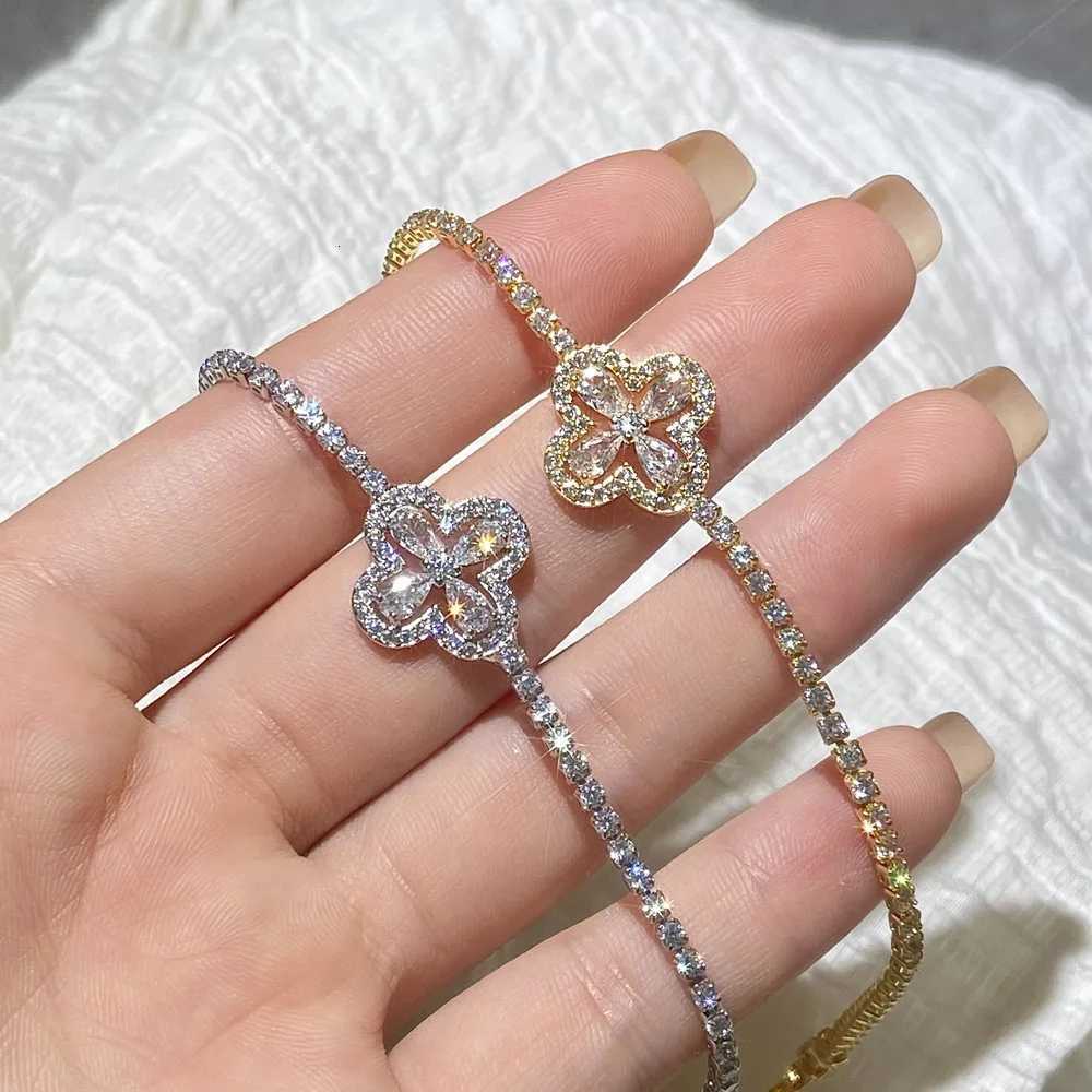 Delicate Flower Micro-inlaid Zirconia Hand Jewelry Niche Design Sense Temperament Exquisite Flower H260321 - view 3
