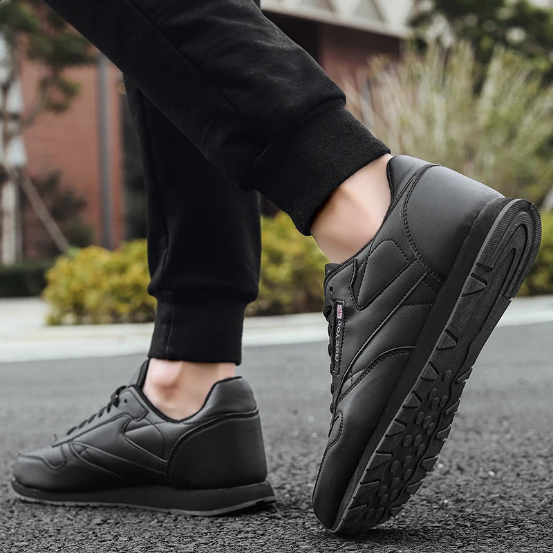 Autumn Classic Versatile and Minimalist Sports Shoes Lightweight and Trendy Lace Up Casual Shoes Sizes 36-47 for Men Women 260317