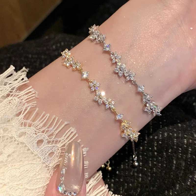 Shiny Crystal Zircon Flower Beaded Pull-Out for Women Luxury Rhinestone Geometric Temperament Hand Chain Daily Jewelry H260321 - view 3