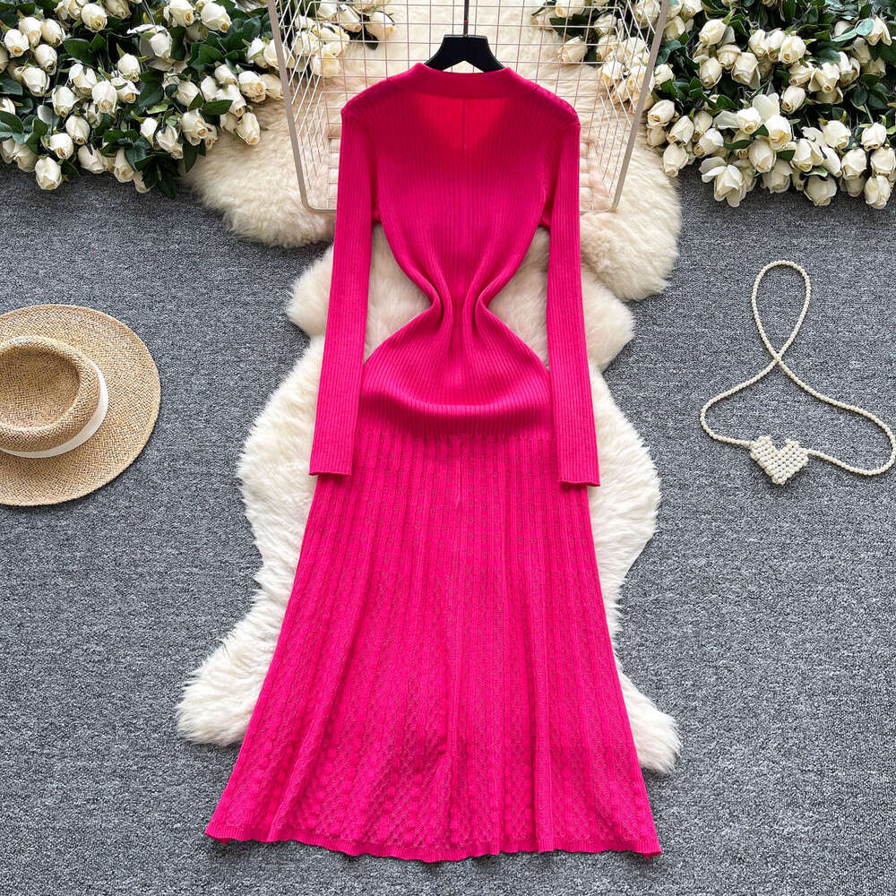 Designer S6 French retro polo neck long sleeved metal waist women's autumn slim fit elegant hook knitted long skirt