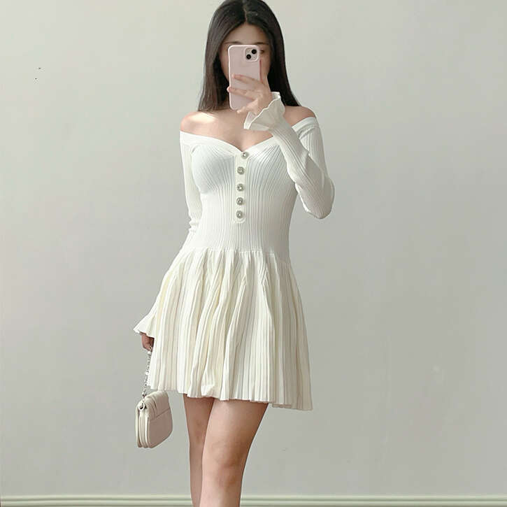 2026 Spring/Summer New Designer Elegant and Fashionable Sweet and S6 Spicy Off Shoulder Bell Sleeve Knitted Waist
