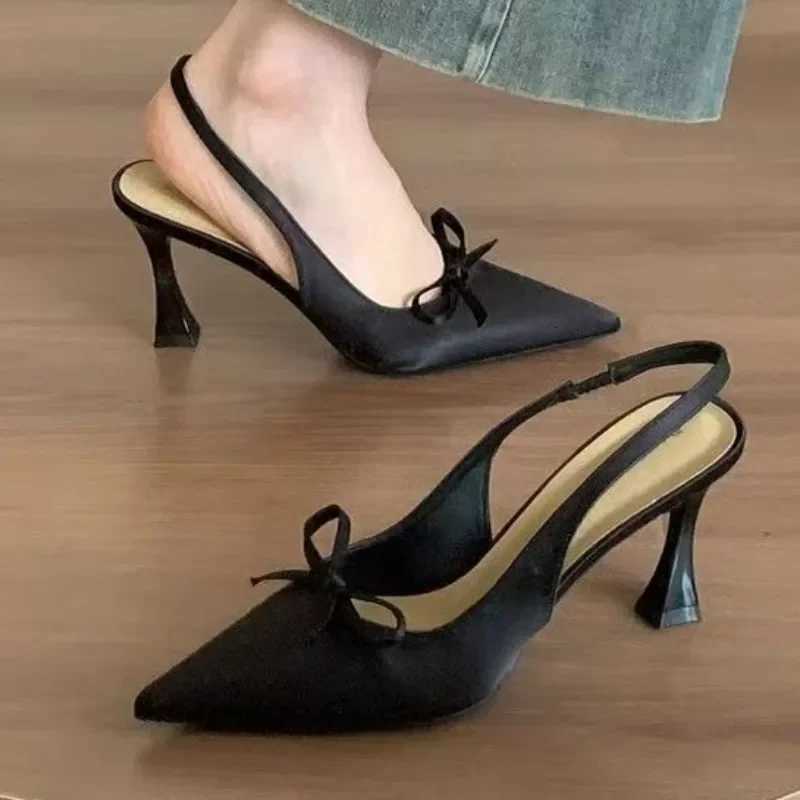 2025 Ladies Summer Sexy Pointed Toe Slingback Sandals Bow Designer Women Sandals Outdoor Banquet Beach Stiletto Slippers C260321