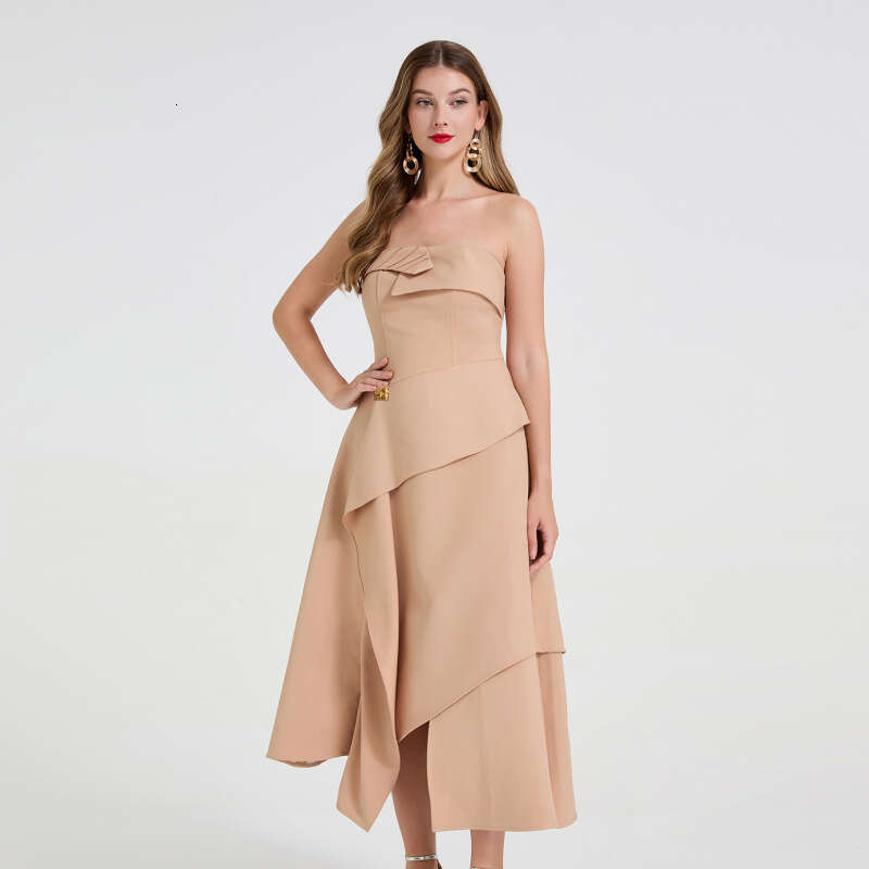 A niche designer dress B15 that is lightweight, luxurious, and high-end with a hidden asymmetrical abdomen and strapless evening gown