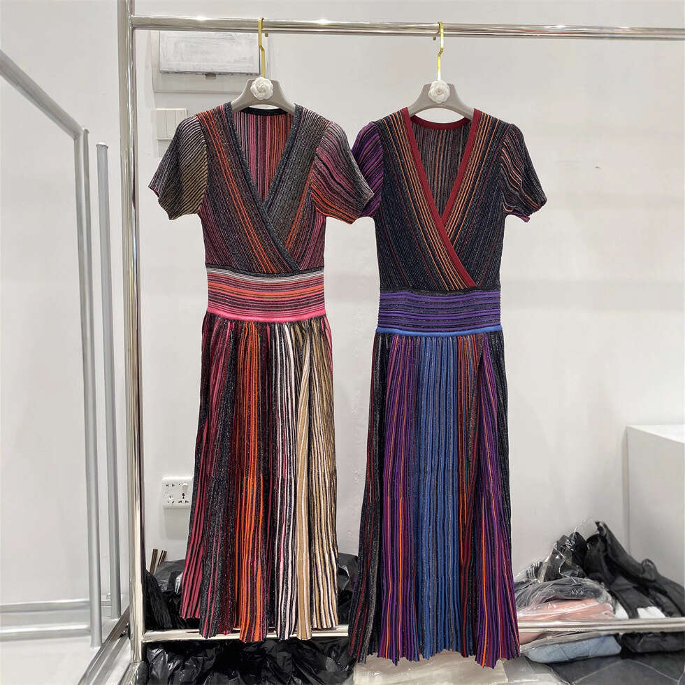 2026 e22 autumn and winter new designer gradient color striped gold wire waist elastic slit dress