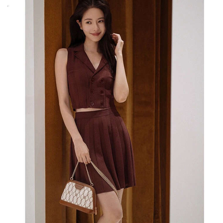 2026 autumn and winter new designer high-end French retro knitted vest pleated skirt k30 fashion set