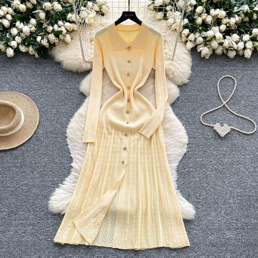 Designer S6 French retro polo neck long sleeved metal waist women's autumn slim fit elegant hook knitted long skirt