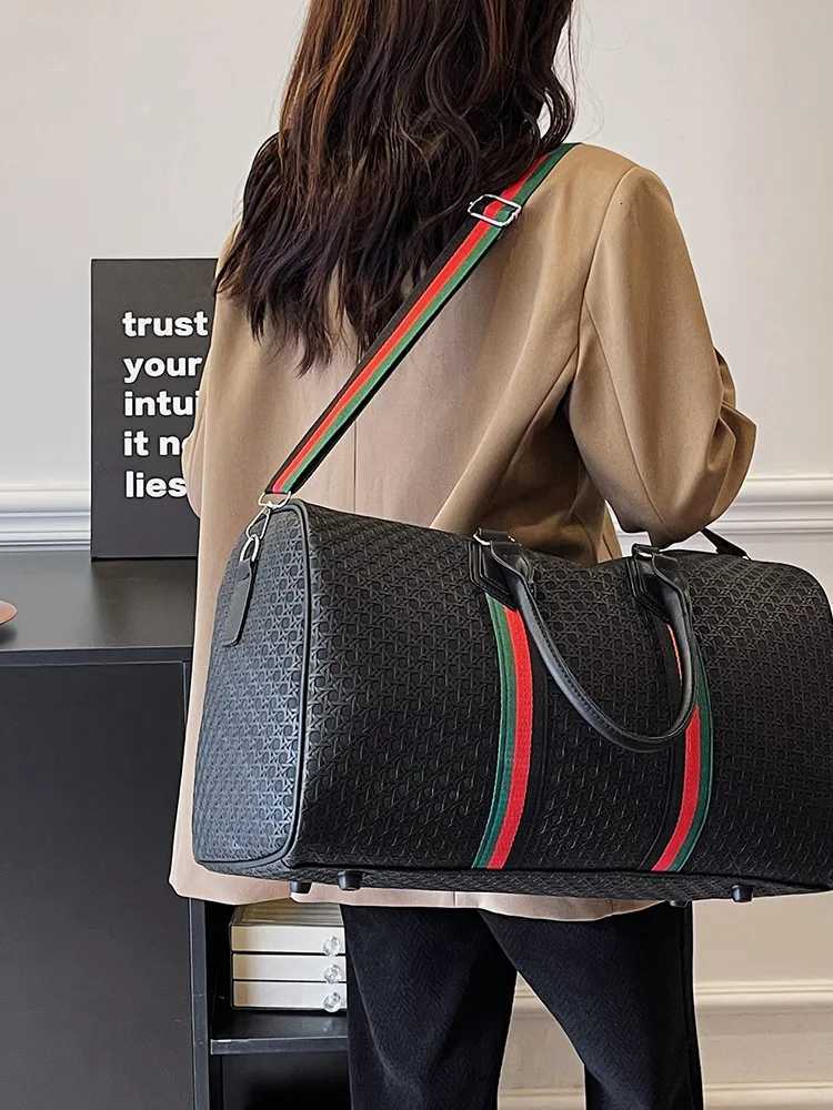 Fashion Unisex Travel Bag Large Capacity Waterproof Luggage Bag Trend Portable Sports Fitness Bag Designer Handbags H260321