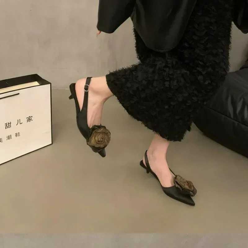New Flower Designer Sandals Women Elegant Satin Mule Shoes Summer Pointed Toe Pumps Low Heel Flowers Slingback Sandals Female C260321