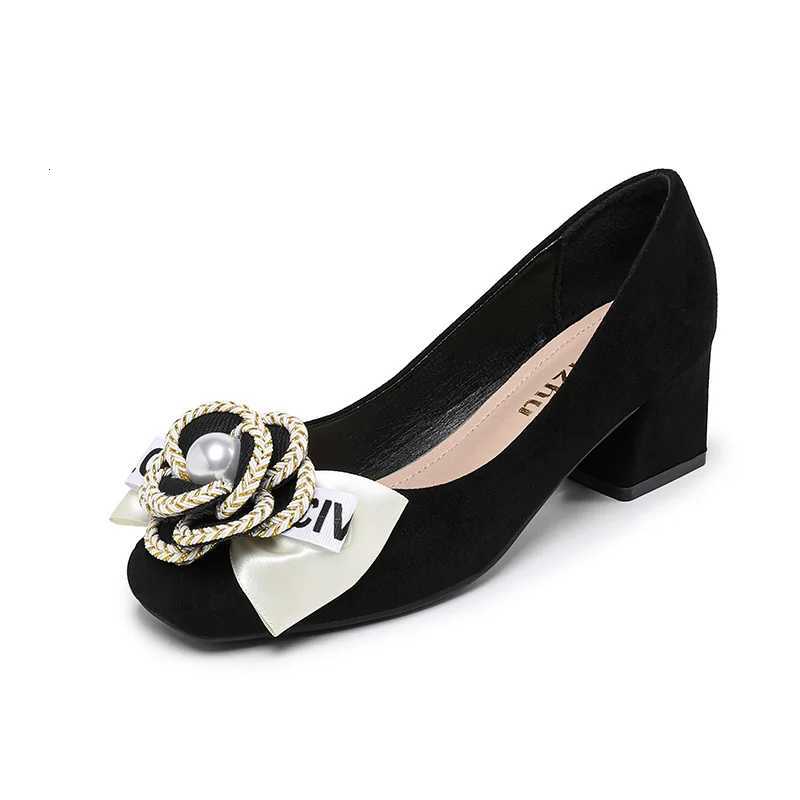 Plus Size 35-43 Women Pumps Med Heel Square Toe Point Toe Camellia Flower Pumps Office Lady Leahter Shoes Soft Soles Slip On C260321