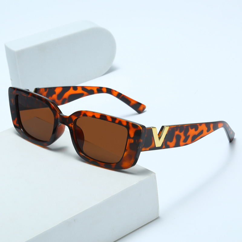 Designer Luxury Brand Fashion Trend New Women's Small Frame Sunglasses Square Hip-hop Jelly Colored Sunglasses Are The Same As The Popular Styles