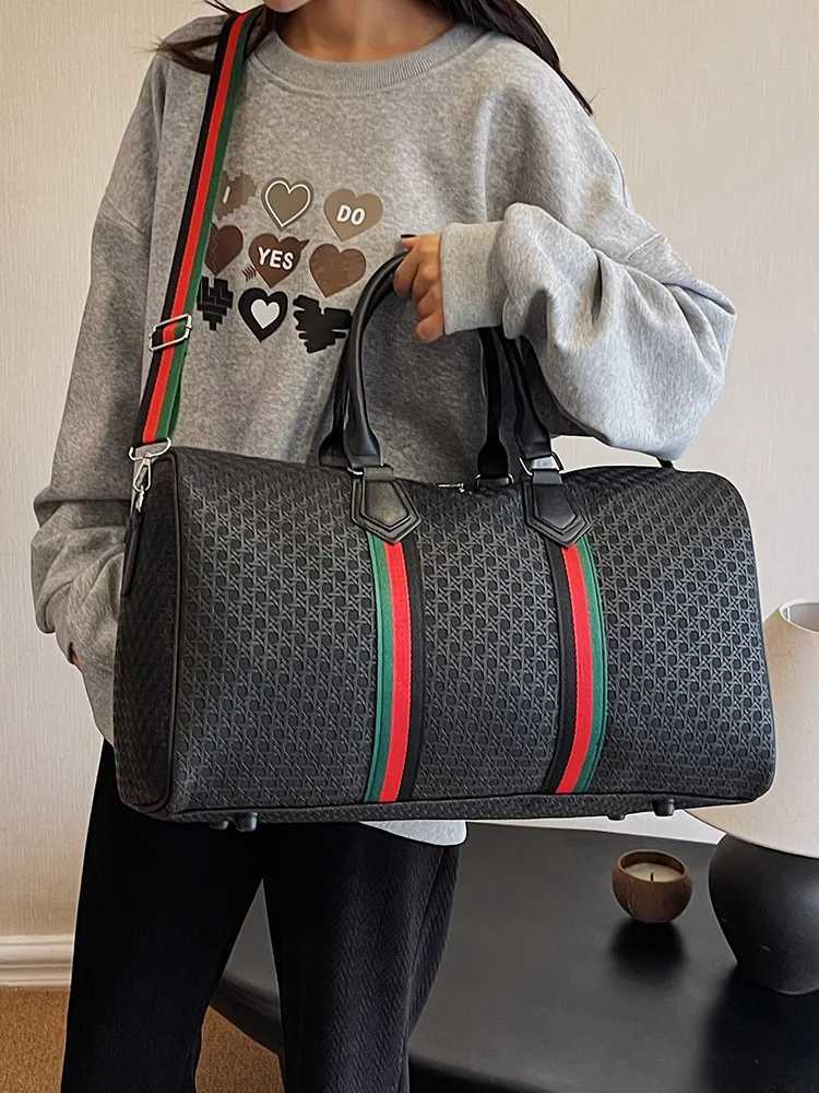 Fashion Unisex Travel Bag Large Capacity Waterproof Luggage Bag Trend Portable Sports Fitness Bag Designer Handbags H260321