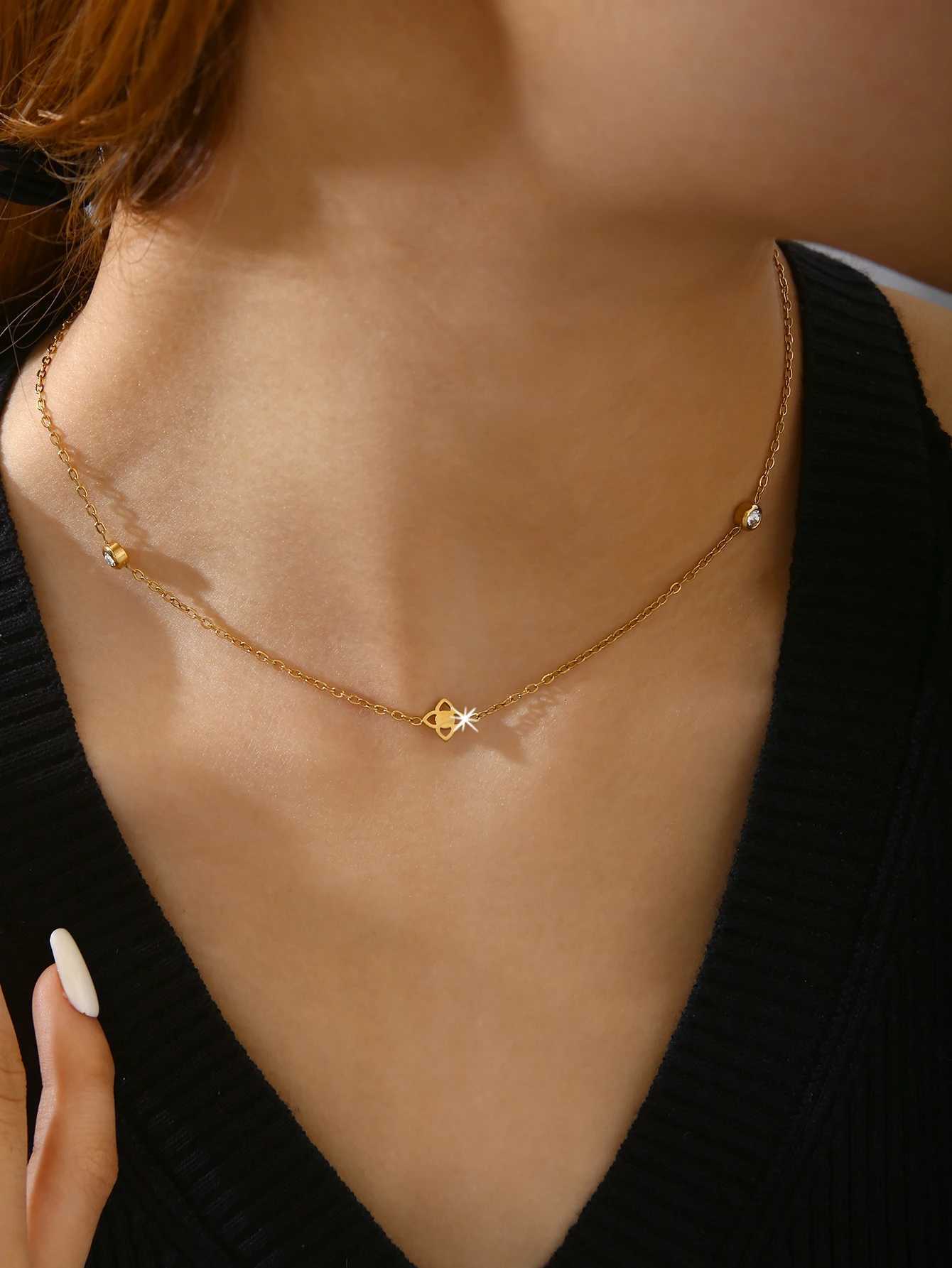 1Pcs Charm Personalized Light Luxury Stainless Steel 18K Gold Plated With Diamonds Tiny Flowers Necklace Female H260321 - view 5
