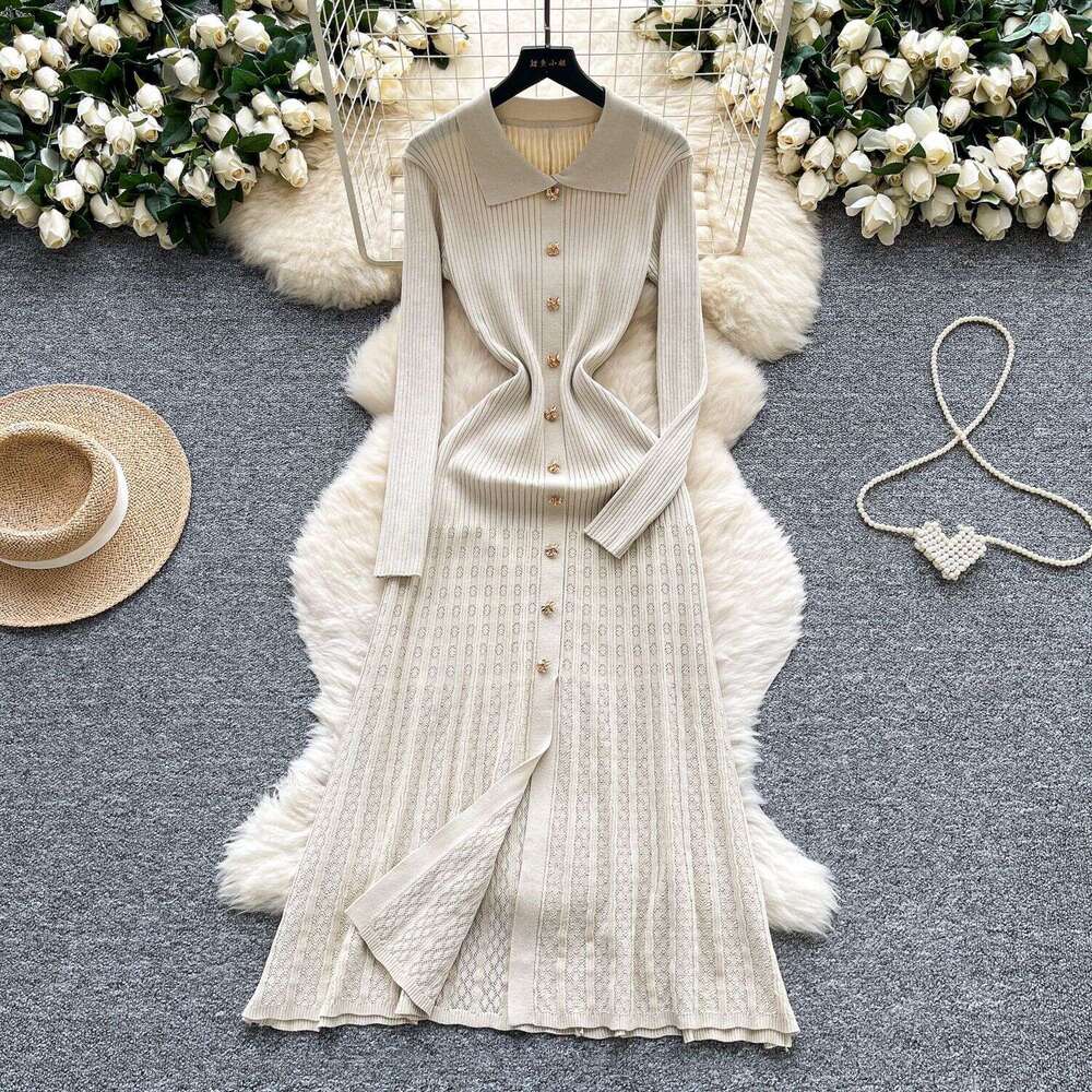 Designer S6 French retro polo neck long sleeved metal waist women's autumn slim fit elegant hook knitted long skirt