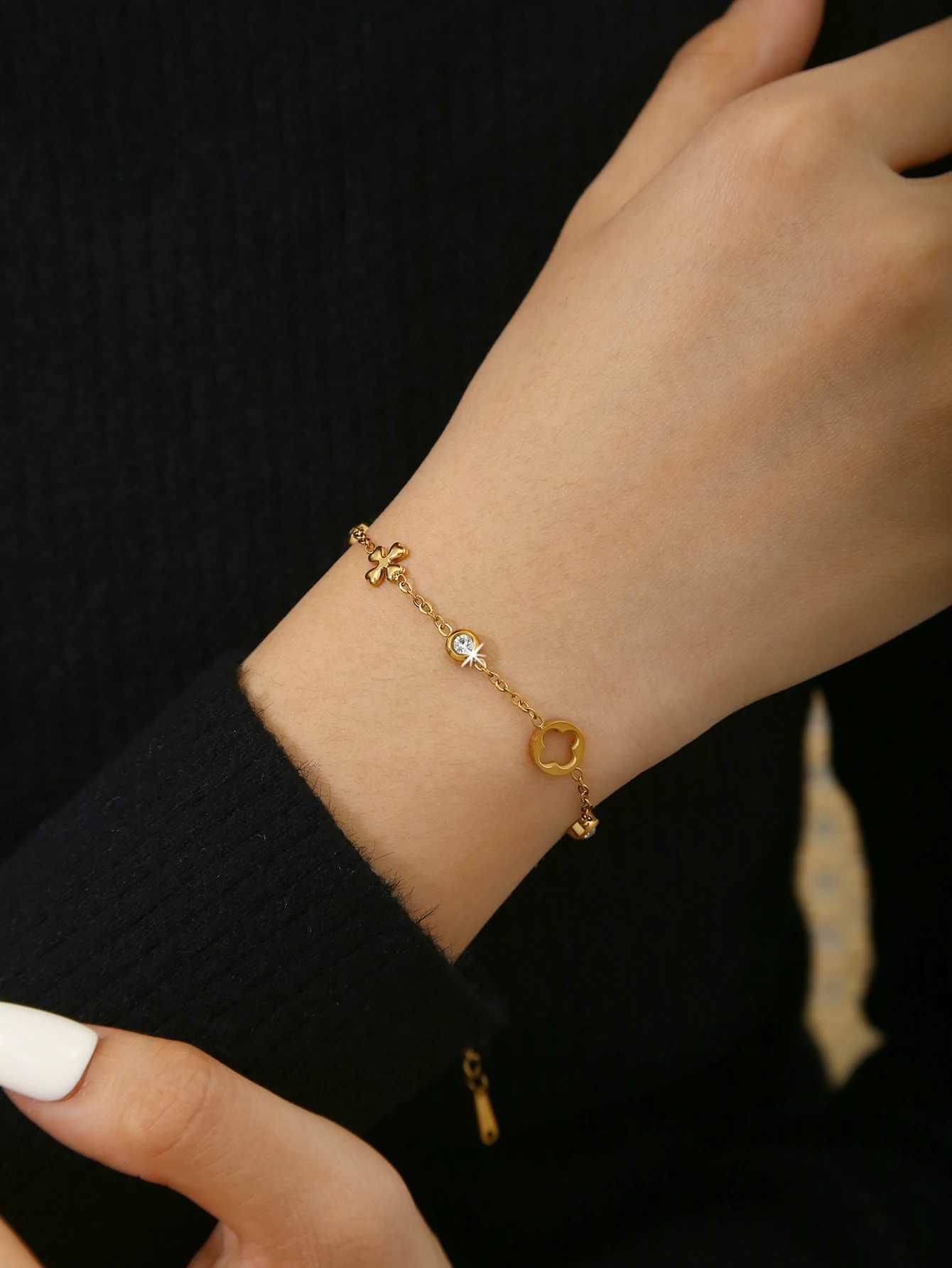 Delicate Temperament Trend Versatile Stainless Steel 18K Gold-Plated Diamonds Hollow Cross Flower Female H260321 - view 5