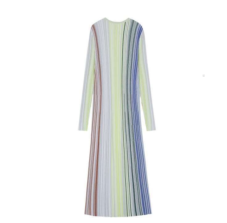 2026 high-end x1 autumn and winter elegant light green V-neck long sleeved single breasted striped knitted dress