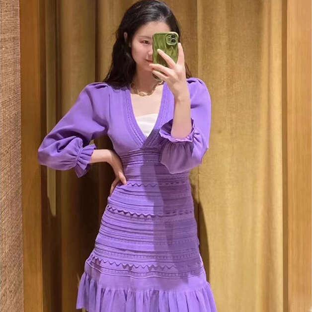 2026 Spring New Designer French Elegant Lantern Sleeve V-neck Slim k30 Knitted Dress