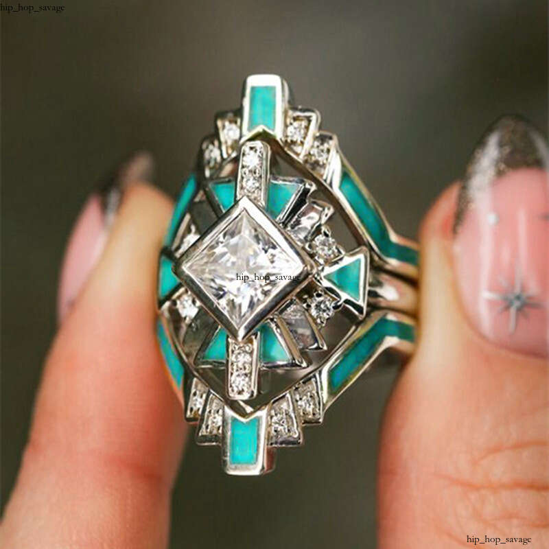 new three-piece ring set for women featuring a futuristic and tech-inspired design oil-painted square shape popular on social media