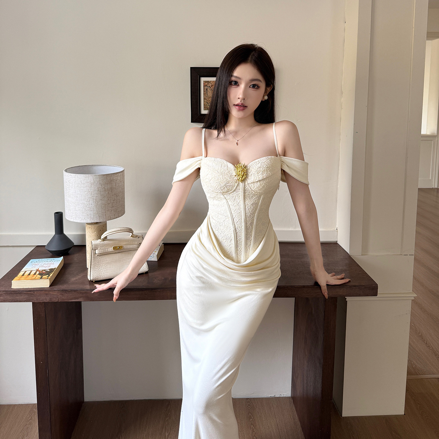 Designer Dress With Sexy Style One Shoulder Strapless Dress Women's Waist Cinched Slim Fit Hip Hugging Long Dress Evening Gown
