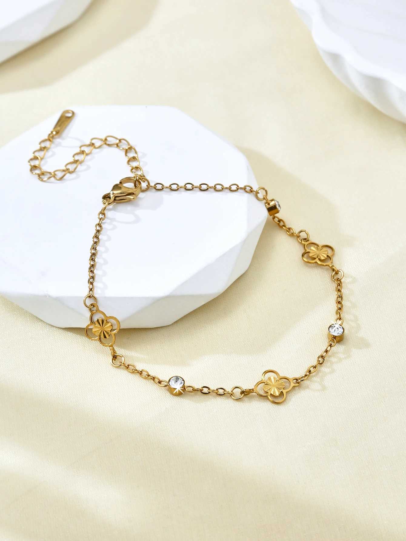 Luxury Elegance Romantic Sophisticated And Refined Stainless Steel Diamond-Studded Polished Hollow Floral For Women H260321 - view 6