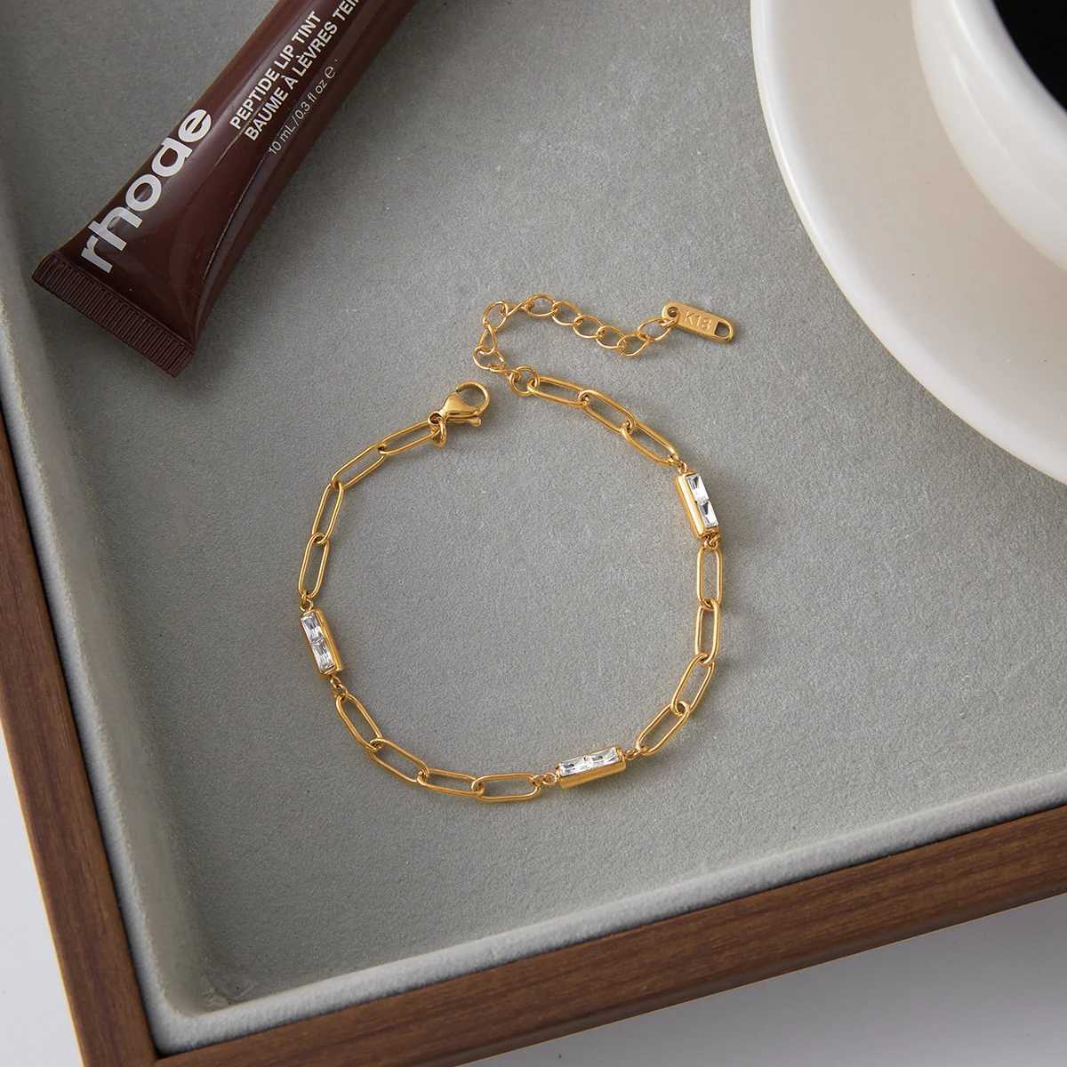 Uworld Minimalist Classic 18K Gold Color Plated Inlay White Zircon Waterproof Stainless Steel Women Jewelry H260321 - view 7