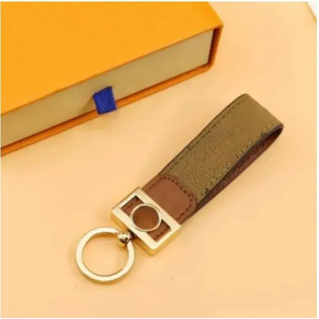 2026 High Quality Keychain Classic Exquisite Luxury Designer Car Keyring Zinc Alloy Letter Unisex Lanyard Gold Black Metal Small JewelryW
