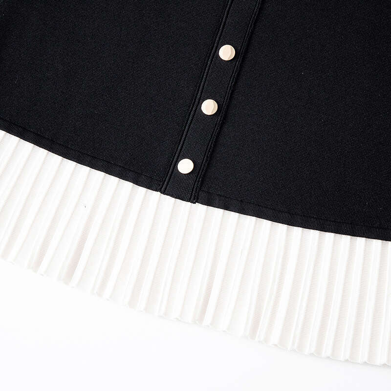 Designer's high-end elegant A11 women's French black and white color block round neck sleeves, single breasted pleated skirt, knitted short 