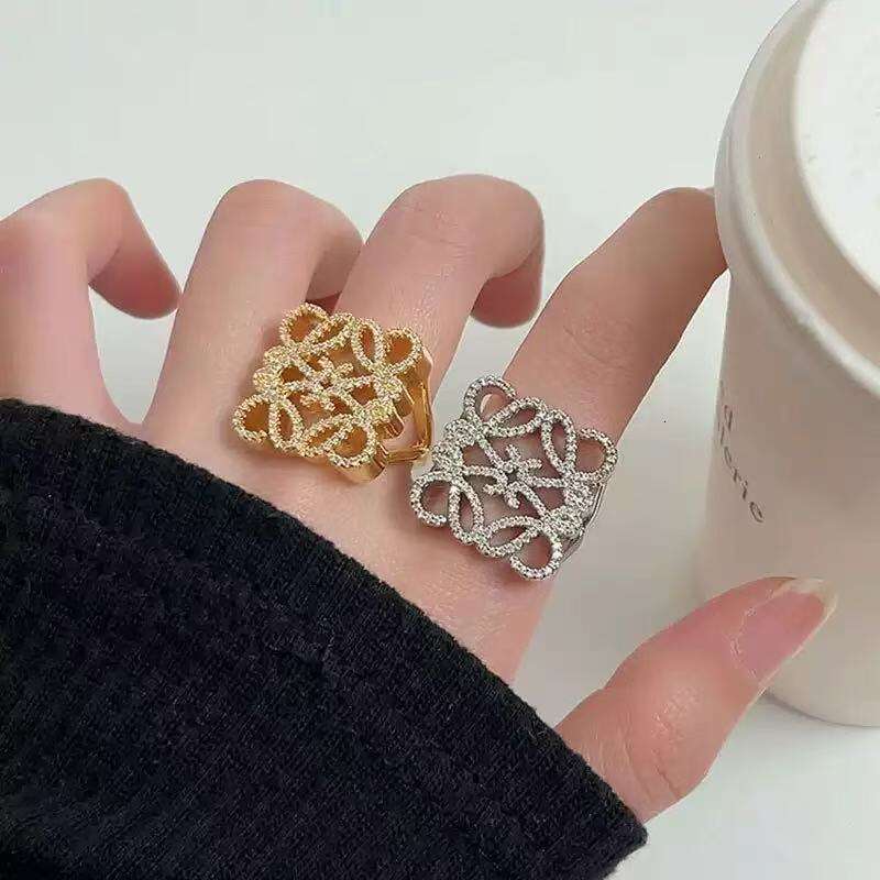 Geometric Hollow Metal Inlaid Diamond High-end Versatile Fashion Ring - view 3
