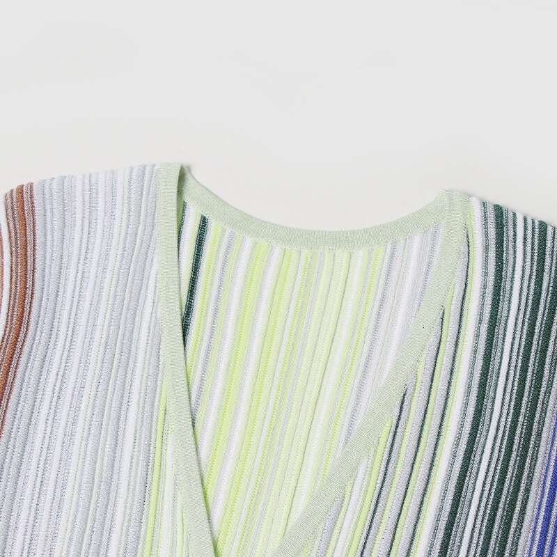 2026 high-end x1 autumn and winter elegant light green V-neck long sleeved single breasted striped knitted dress