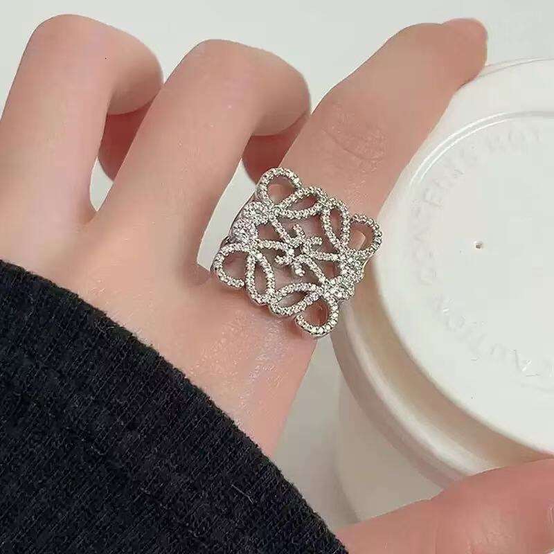 Geometric Hollow Metal Inlaid Diamond High-end Versatile Fashion Ring - view 4