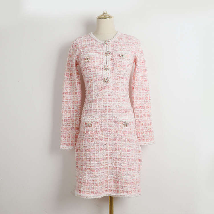 2026 autumn and winter designer pink checkered sweet knitted k30 round neck long sleeved dress, small fragrant style mid length skirt