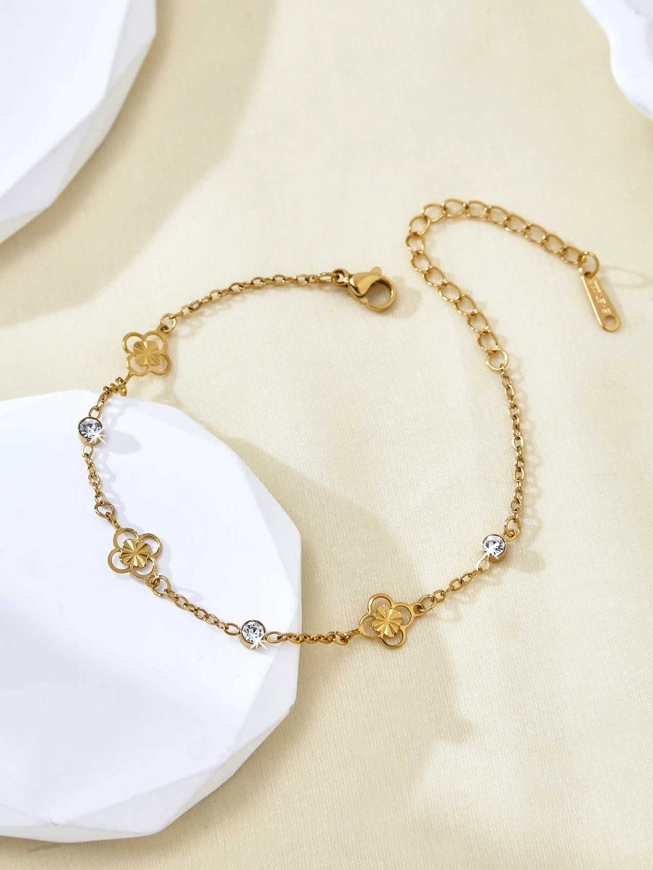 Elegant Temperament Light Luxury Stainless Steel 18K Gold-Plated Diamonds Openwork Glossy Flower Female H260321 - view 3