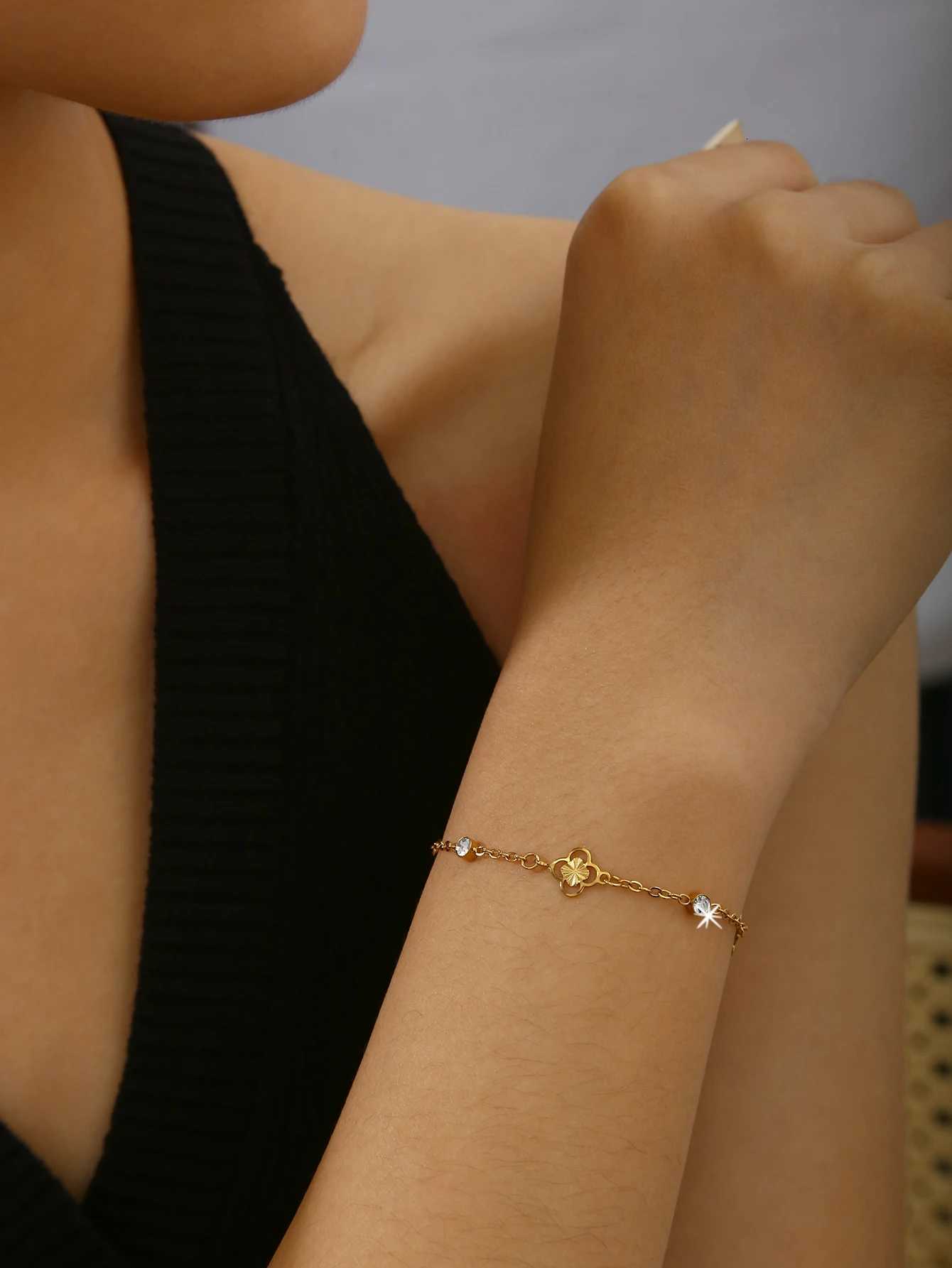 Elegant Temperament Light Luxury Stainless Steel 18K Gold-Plated Diamonds Openwork Glossy Flower Female H260321 - view 6